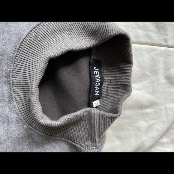 Jevasan Pull-Over Crew Neck Sweatshirt - Picture 5 of 10